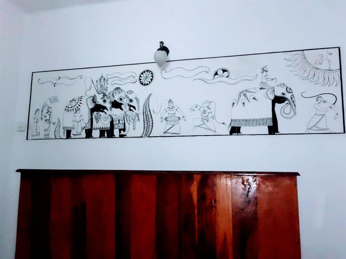 Black And White Kandy Guest House 02 Deiyannewela Zewnętrze zdjęcie